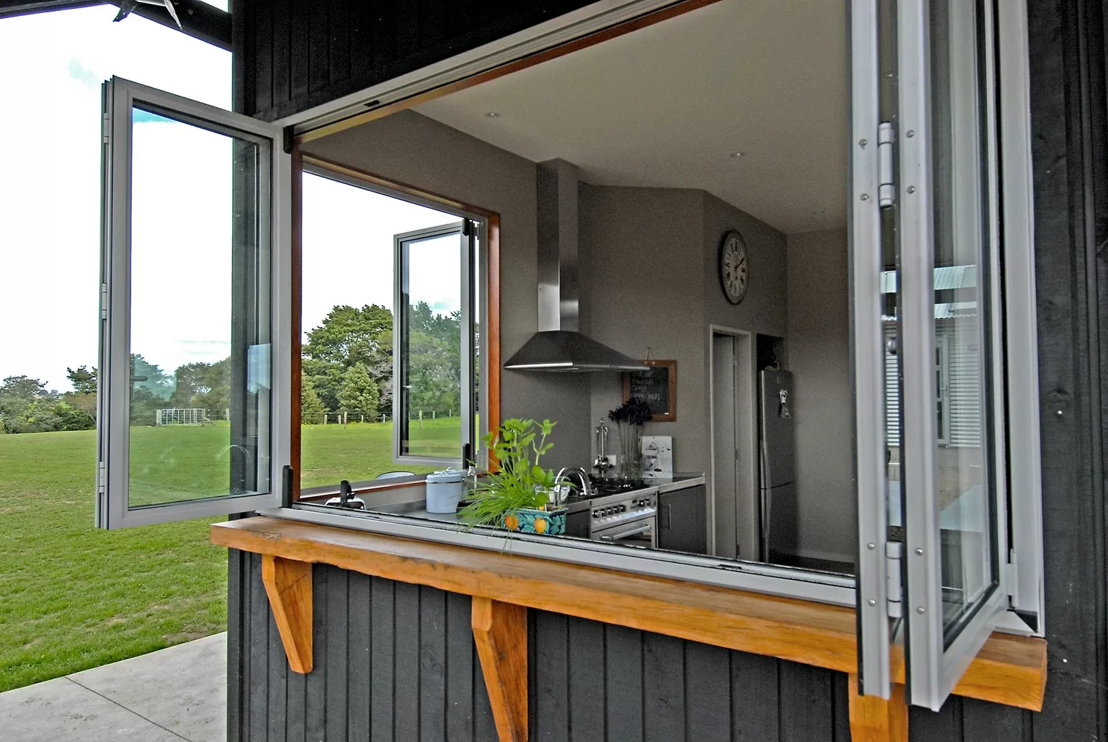 How Do You Prevent Long-Term Damage to Aluminium Frames and Panels?