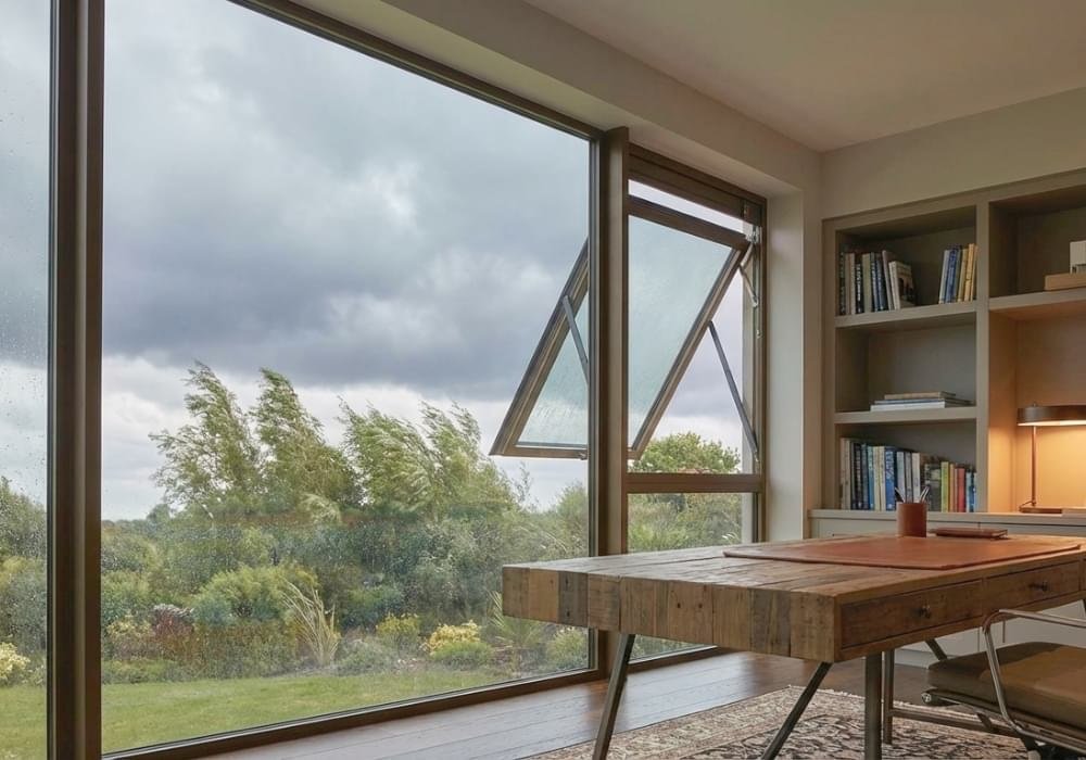 gas stud window Design Features Improve Wind Safety