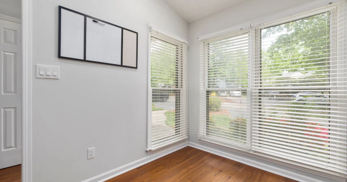 How to Clean Aluminium Double Hung Windows